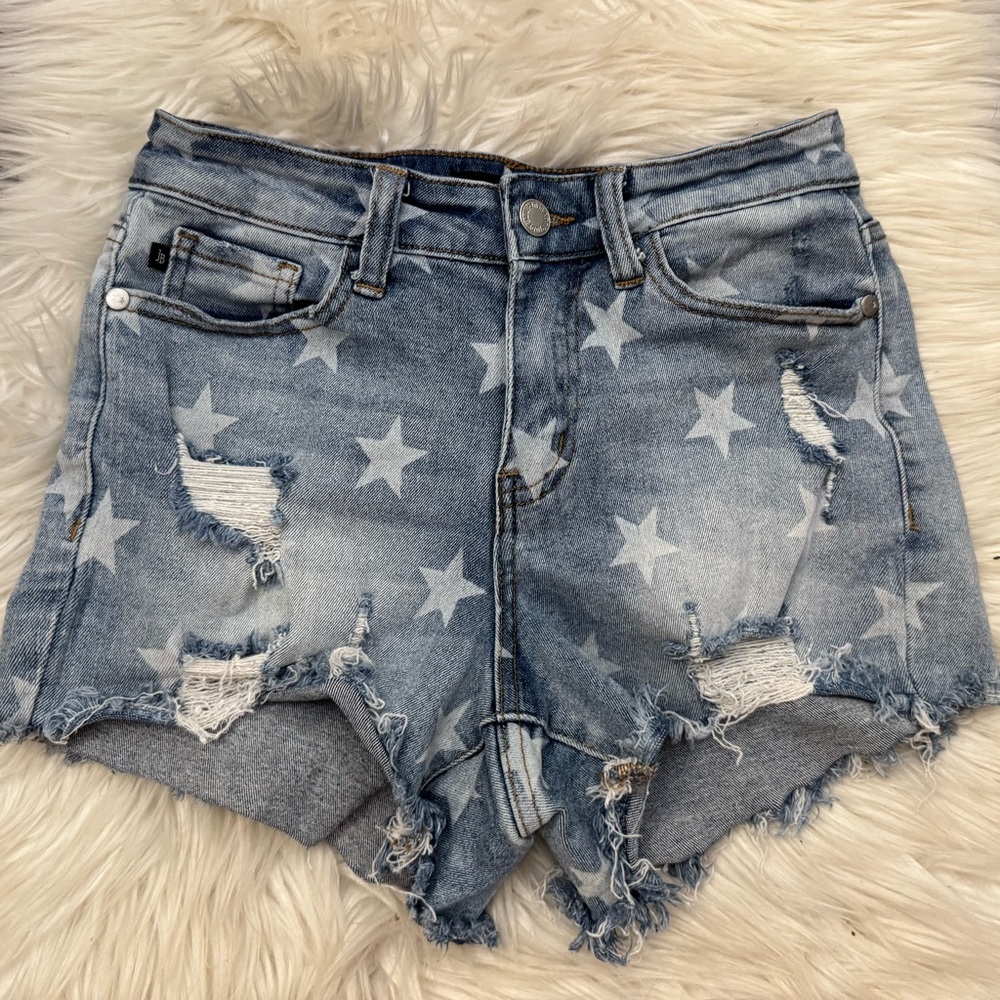 Judy Blue Star Print Distressed Denim Shorts - Light Blue